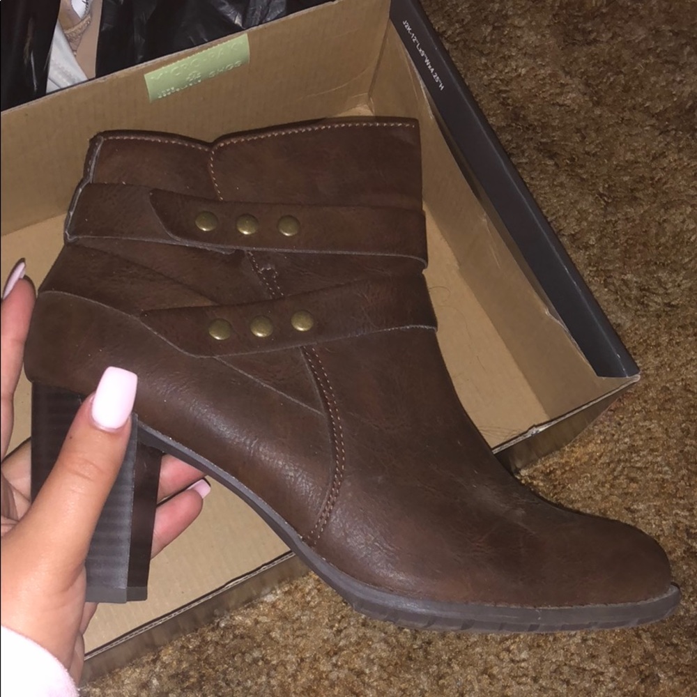 cute boots!